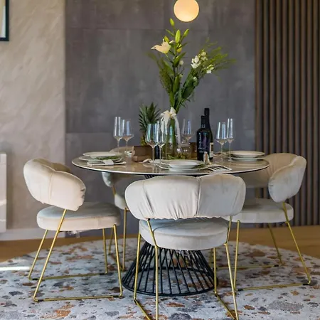 New Luxury Leonarda Apartment